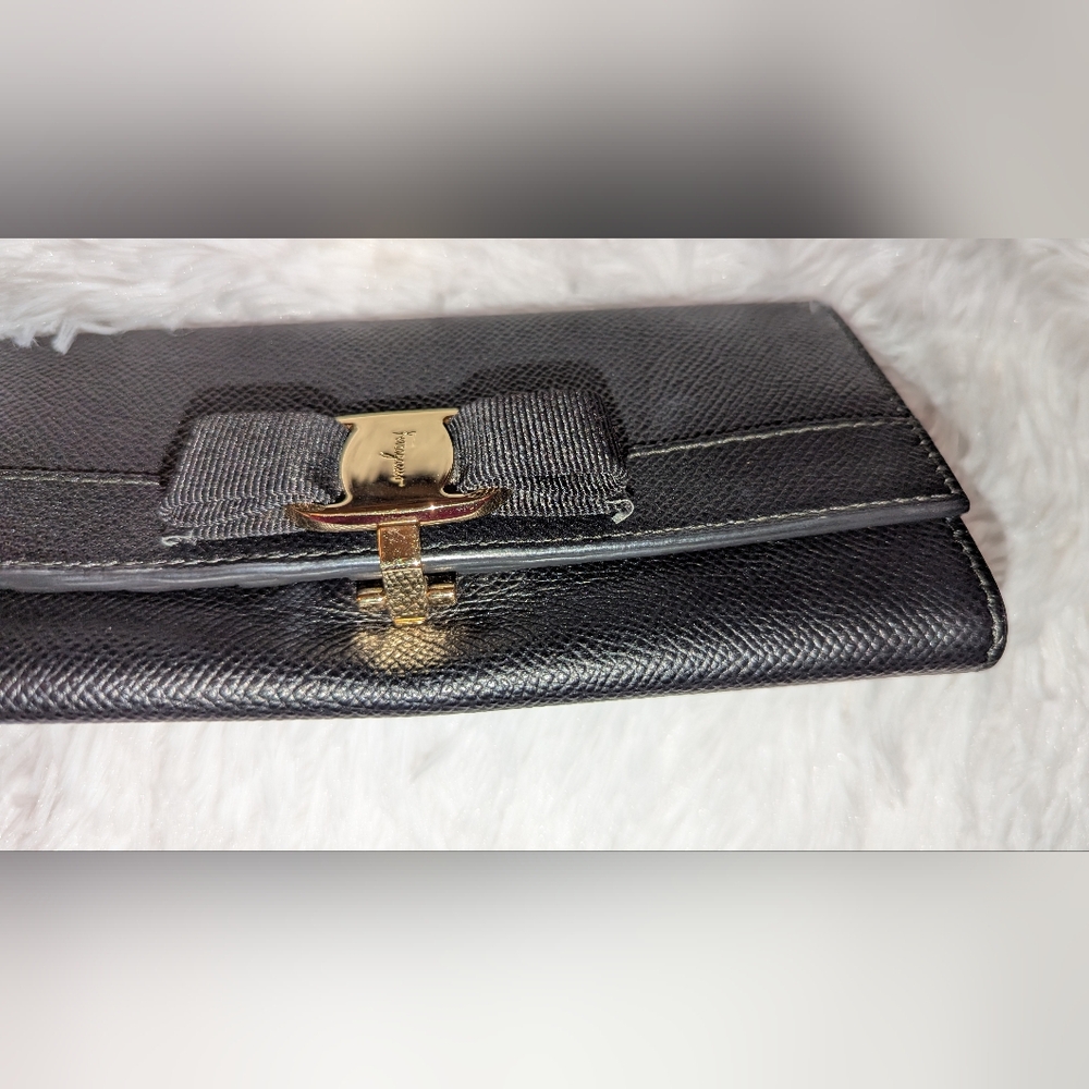 Salvatore Ferragamo Vara Ribbon Flat Long Wallet Black Gold EUC - Picture 3 of 13